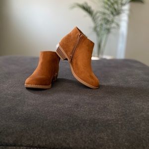 Cat and jack kids cognac booties
